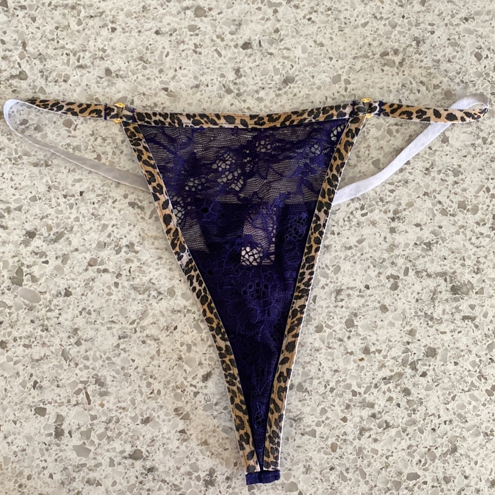 Victoria’s Secret Vintage thong Panties S Lace and Leopard